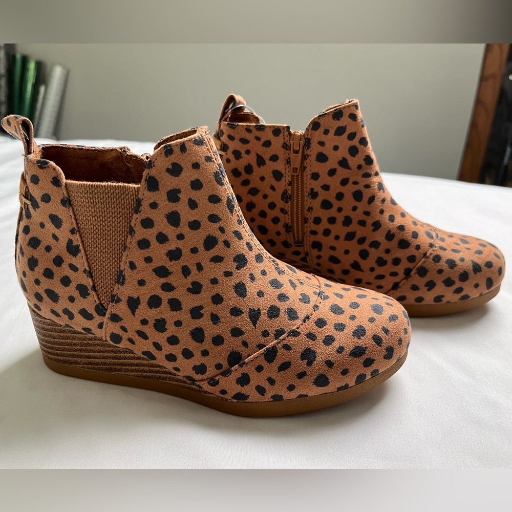 Girls TOMS Youth KELSEY sz13 Brown Sugar Tiny Cheetah Printed Microfiber Boot